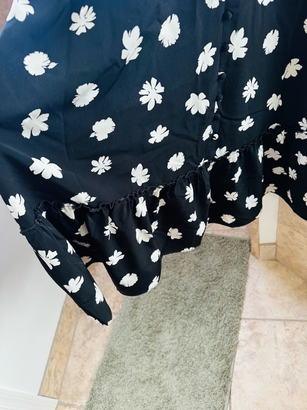 Karl Lagerfeld Paris Flowy Black & White Floral Print Dress - Picture 5 of 12